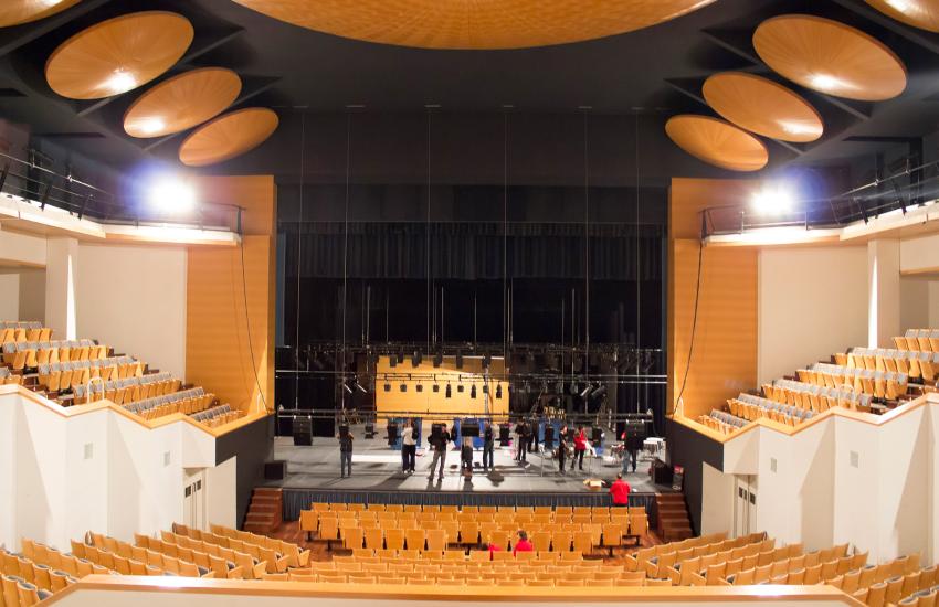 Interior del Auditorio de Cuenca - concierto homenaje a Dire Straits en Cuenca, por Alchemy Project